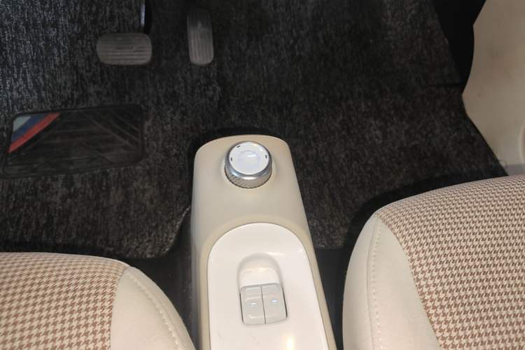 Used Wuling Hongguang MINIEV 2024 3rd Generation 215km Youth Edition Gear Lever