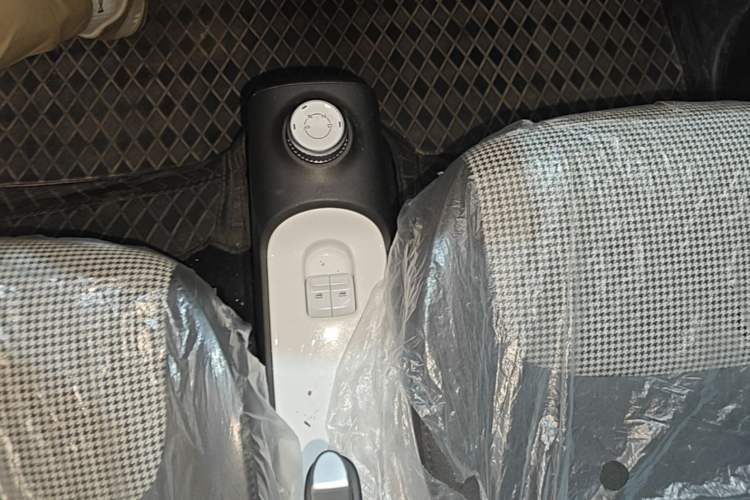 Used Wuling Hongguang MINIEV 2024 3rd Generation 215km Youth Edition Gear Lever