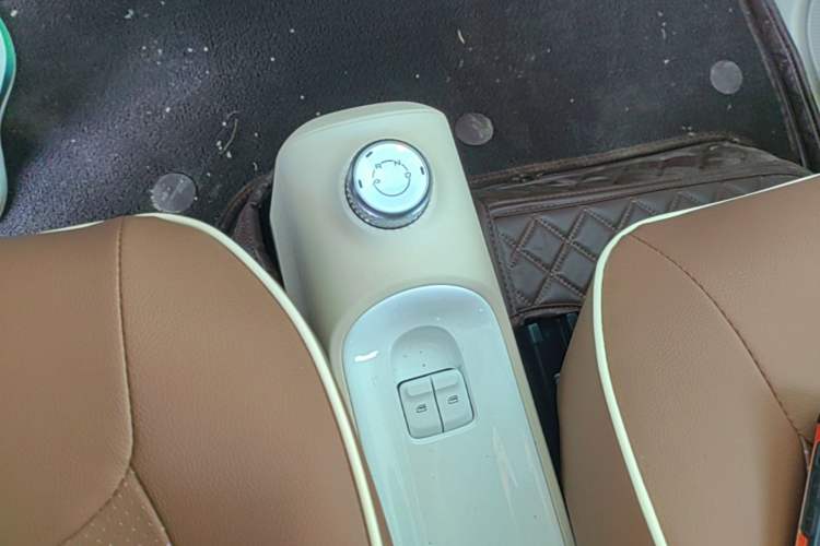 Used Wuling Hongguang MINIEV 2024 3rd Generation 215km Youth Edition Gear Lever