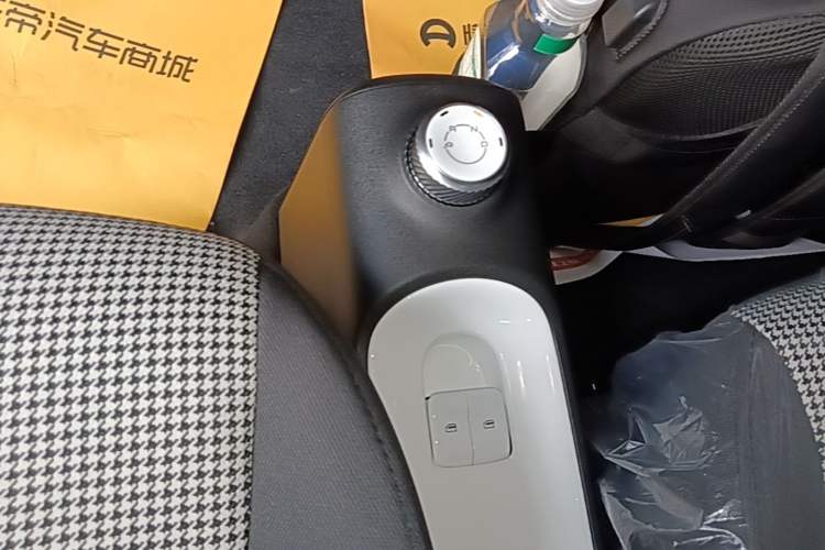 Used Wuling Hongguang MINIEV 2024 3rd Generation 215km Youth Edition Gear Lever