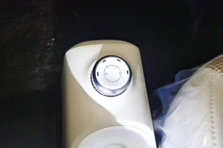 Used Wuling Hongguang MINIEV 2024 3rd Generation 215km Youth Edition Gear Lever