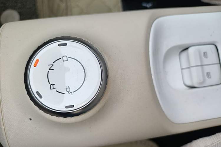 Used Wuling Hongguang MINIEV 2024 3rd Generation 215km Youth Edition Gear Lever