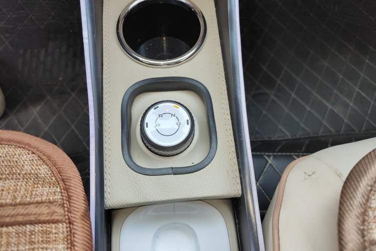 Used Wuling Hongguang MINIEV 2024 3rd Generation 215km Youth Edition Gear Lever