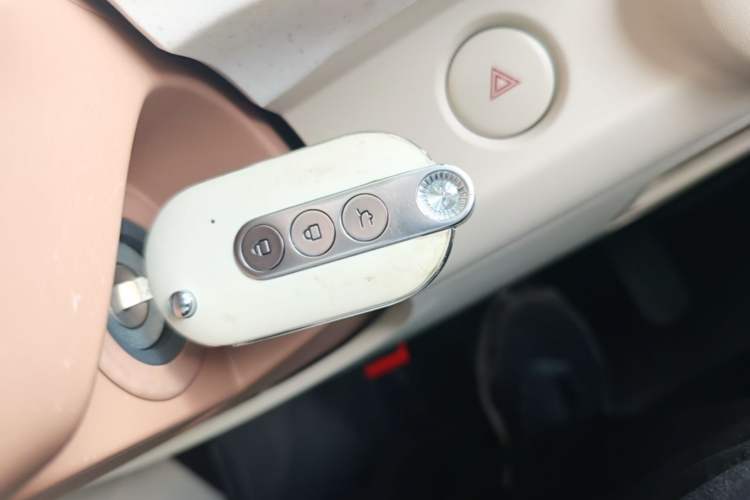Used Wuling Hongguang MINIEV 2024 3rd Generation 215km Advanced Version Interior 1