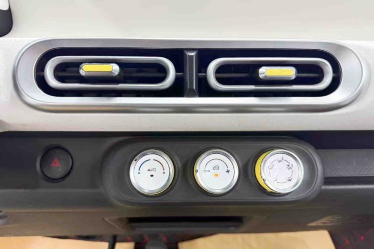 Used Wuling Hongguang MINIEV 2024 3rd Generation 215km Youth Edition Interior 1