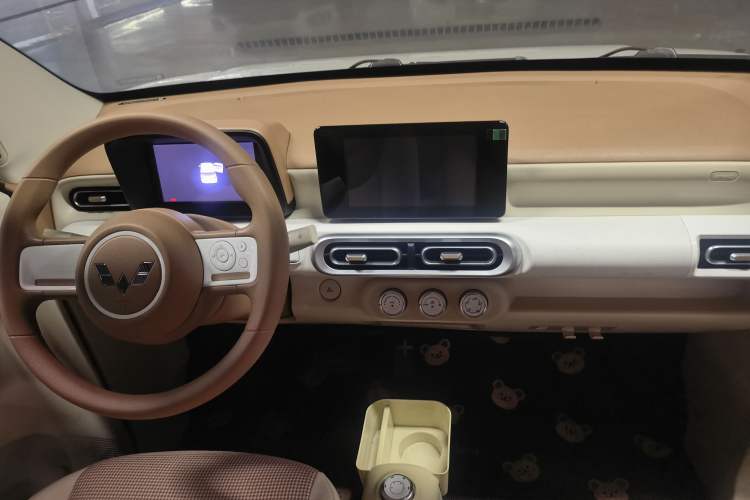 Used Wuling Hongguang MINIEV 2024 3rd Generation 215km Advanced Version Interior 1
