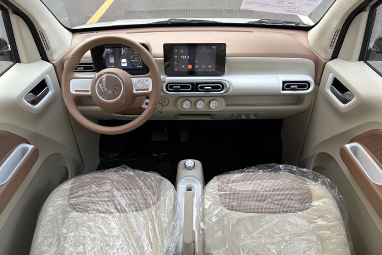 Used Wuling Hongguang MINIEV 2024 3rd Generation 215km Advanced Version Interior 1