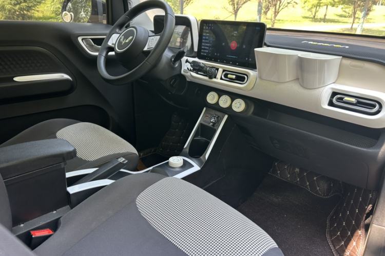 Used Wuling Hongguang MINIEV 2024 3rd Generation 215km Youth Edition Interior 1