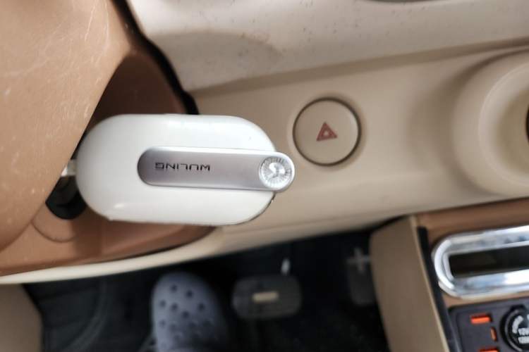 Used Wuling Hongguang MINIEV 2024 Third Generation 120 km Interior 1