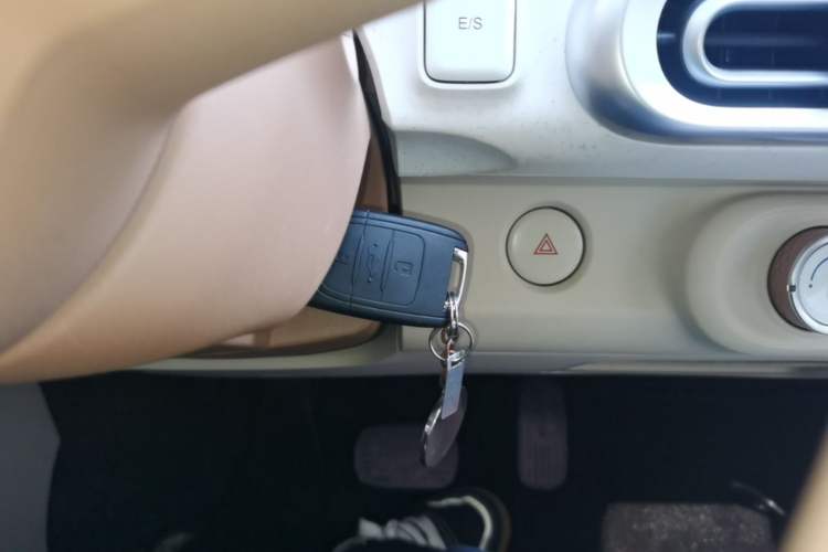 Used Wuling Hongguang MINIEV 2024 3rd Generation 215km Youth Edition Interior 1