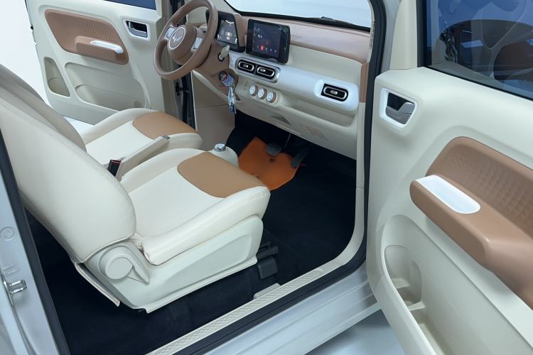 Used Wuling Hongguang MINIEV 2024 3rd Generation 215km Advanced Version Interior 1