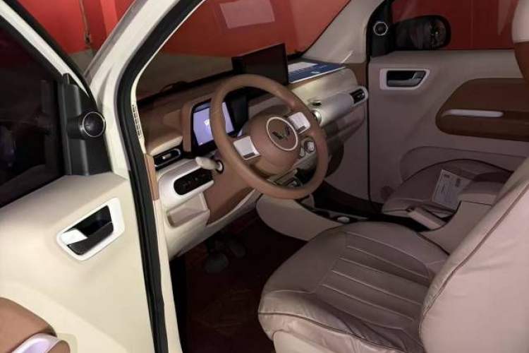 Used Wuling Hongguang MINIEV 2024 3rd Generation 215km Youth Edition Interior 1