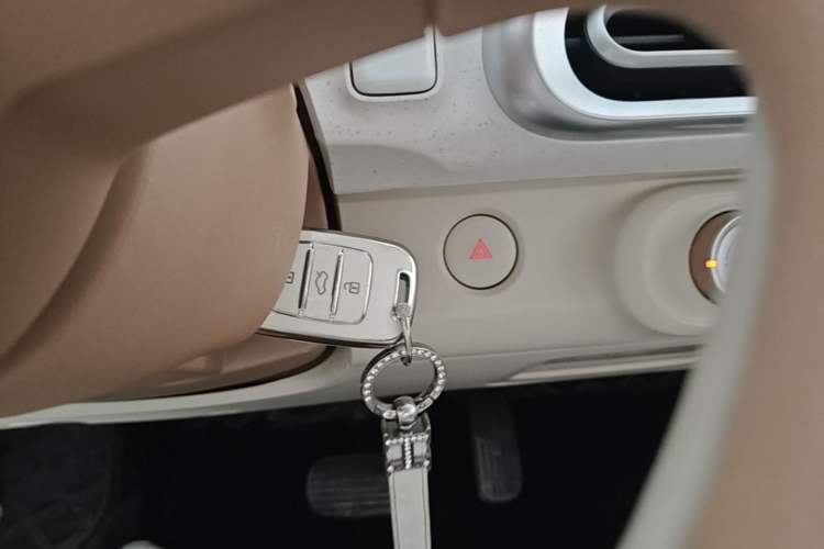 Used Wuling Hongguang MINIEV 2024 3rd Generation 215km Youth Edition Interior 1