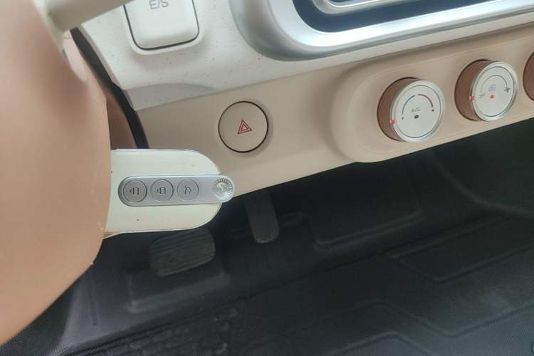 Used Wuling Hongguang MINIEV 2024 3rd Generation 215km Advanced Version Interior 1