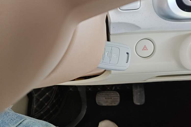 Used Wuling Hongguang MINIEV 2024 3rd Generation 215km Youth Edition Interior 1