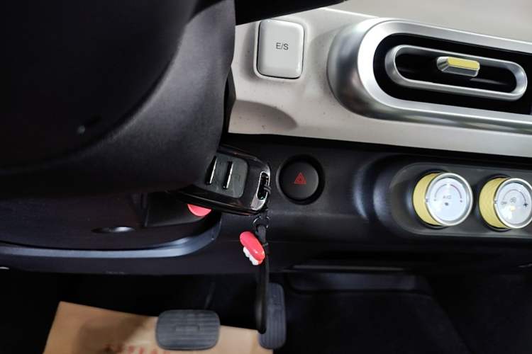 Used Wuling Hongguang MINIEV 2024 3rd Generation 215km Youth Edition Interior 1