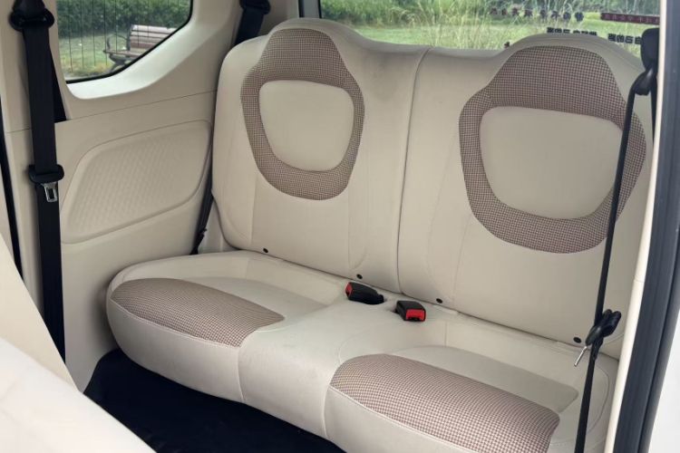 Used Wuling Hongguang MINIEV 2024 3rd Generation 215km Youth Edition Interior 1