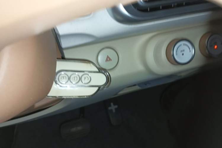 Used Wuling Hongguang MINIEV 2024 3rd Generation 215km Advanced Version Interior 1