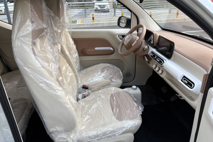 Used Wuling Hongguang MINIEV 2024 3rd Generation 215km Advanced Version Interior 11