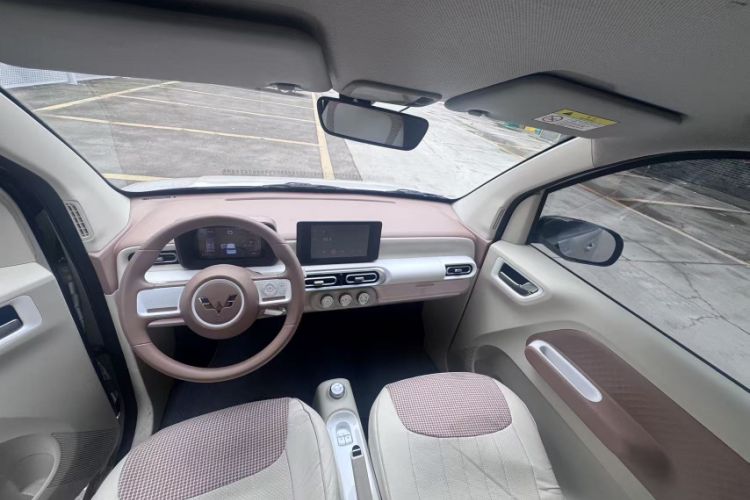 Used Wuling Hongguang MINIEV 2024 3rd Generation 215km Advanced Version Interior 2