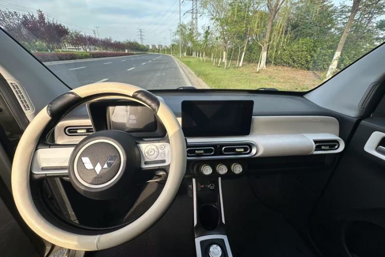 Used Wuling Hongguang MINIEV 2024 3rd Generation 170 km Interior 2
