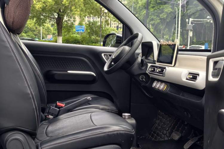 Used Wuling Hongguang MINIEV 2024 3rd Generation 215km Advanced Version Interior 2