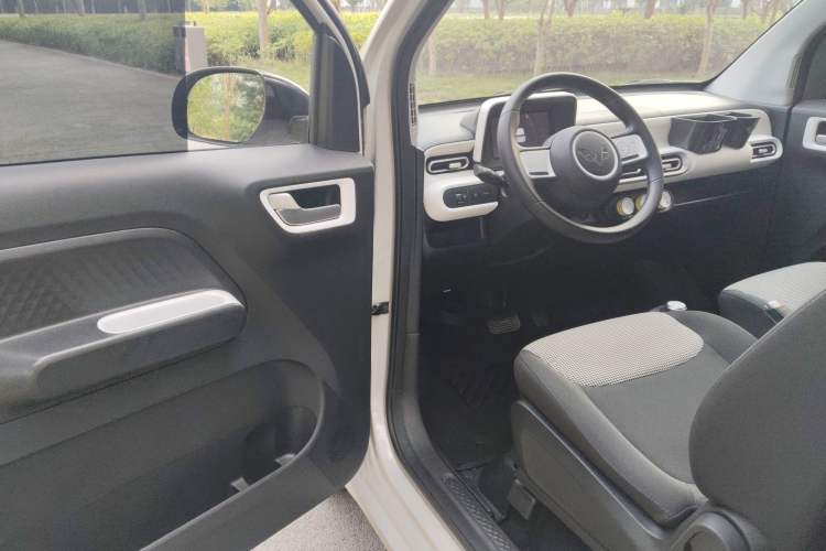 Used Wuling Hongguang MINIEV 2024 3rd Generation 215km Youth Edition Interior 2
