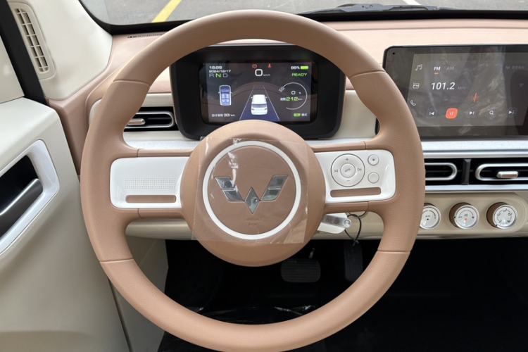 Used Wuling Hongguang MINIEV 2024 3rd Generation 215km Advanced Version Interior 2