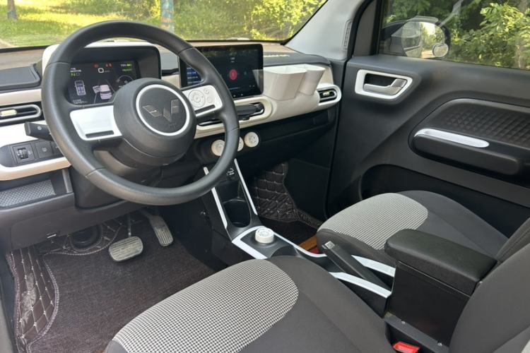 Used Wuling Hongguang MINIEV 2024 3rd Generation 215km Youth Edition Interior 2