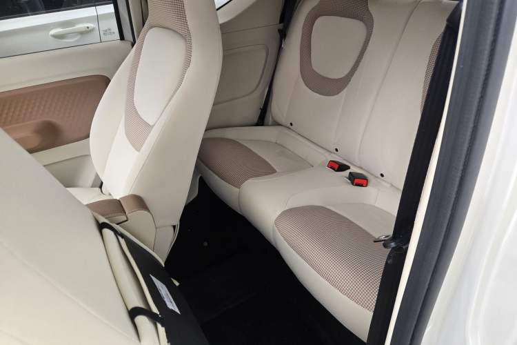 Used Wuling Hongguang MINIEV 2024 3rd Generation 215km Advanced Version Interior 2