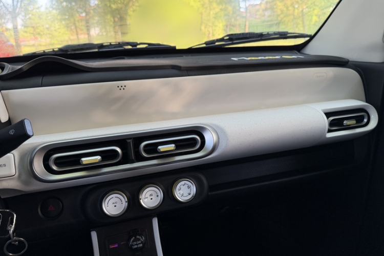 Used Wuling Hongguang MINIEV 2024 3rd Generation 215km Youth Edition Interior 2