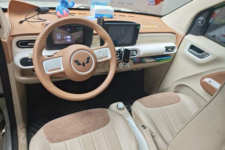 Used Wuling Hongguang MINIEV 2024 3rd Generation 215km Advanced Version Interior 2