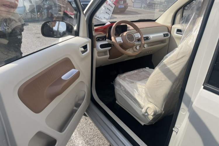 Used Wuling Hongguang MINIEV 2024 3rd Generation 215km Youth Edition Interior 3