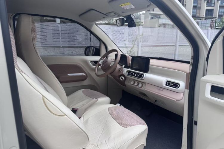 Used Wuling Hongguang MINIEV 2024 3rd Generation 215km Advanced Version Interior 3
