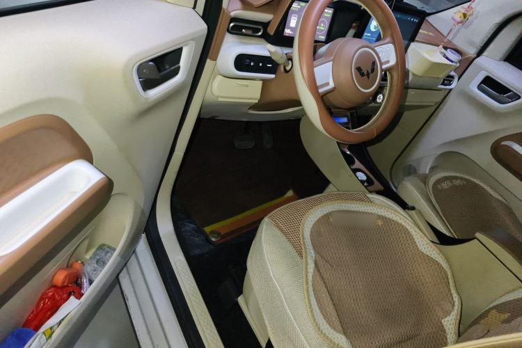 Used Wuling Hongguang MINIEV 2024 3rd Generation 215km Youth Edition Interior 3
