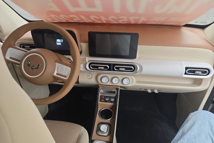 Used Wuling Hongguang MINIEV 2024 3rd Generation 215km Advanced Version Interior 3