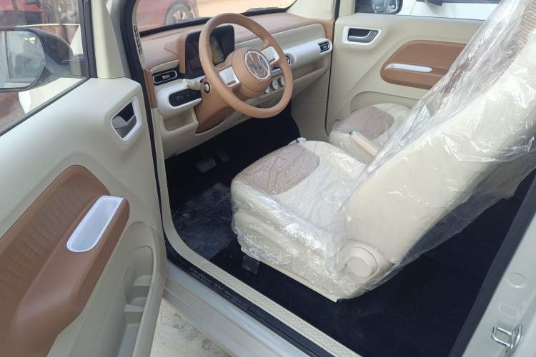 Used Wuling Hongguang MINIEV 2024 3rd Generation 215km Youth Edition Interior 3