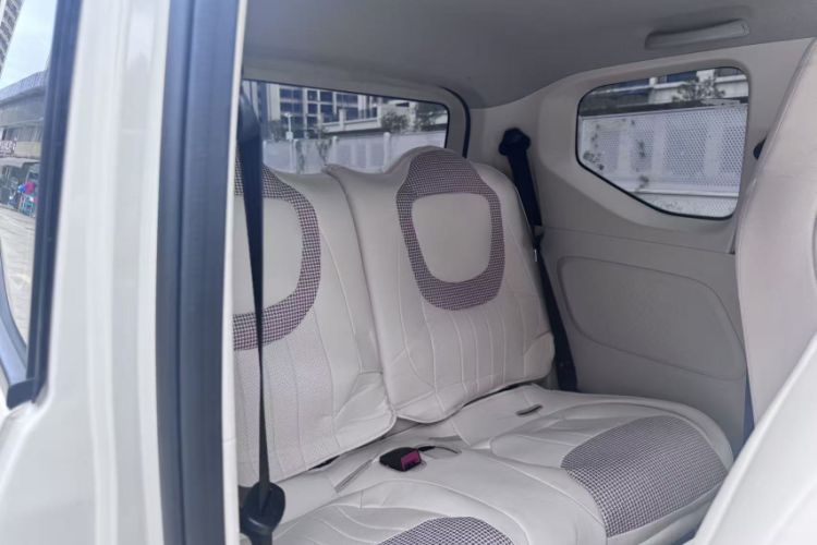 Used Wuling Hongguang MINIEV 2024 3rd Generation 215km Advanced Version Interior 4