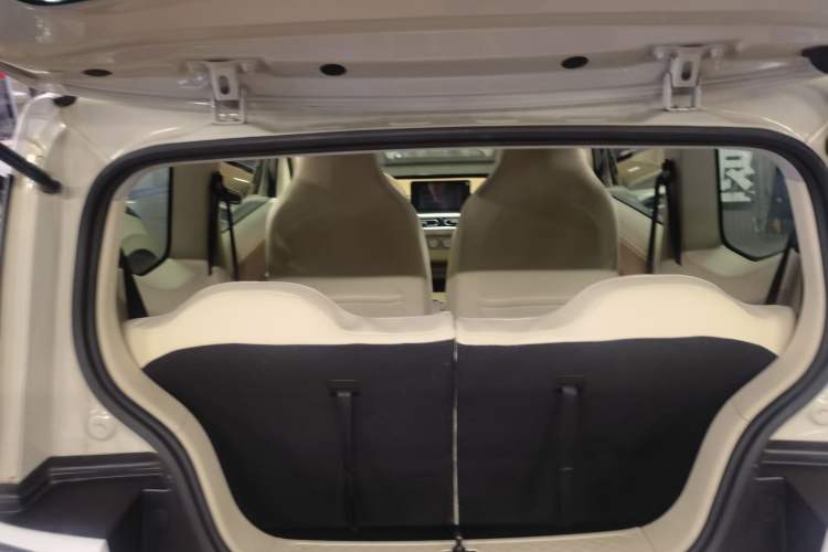 Used Wuling Hongguang MINIEV 2024 3rd Generation 215km Advanced Version Interior 4