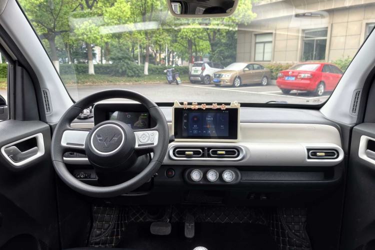Used Wuling Hongguang MINIEV 2024 3rd Generation 215km Advanced Version Interior 5