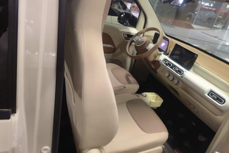 Used Wuling Hongguang MINIEV 2024 3rd Generation 215km Advanced Version Interior 5