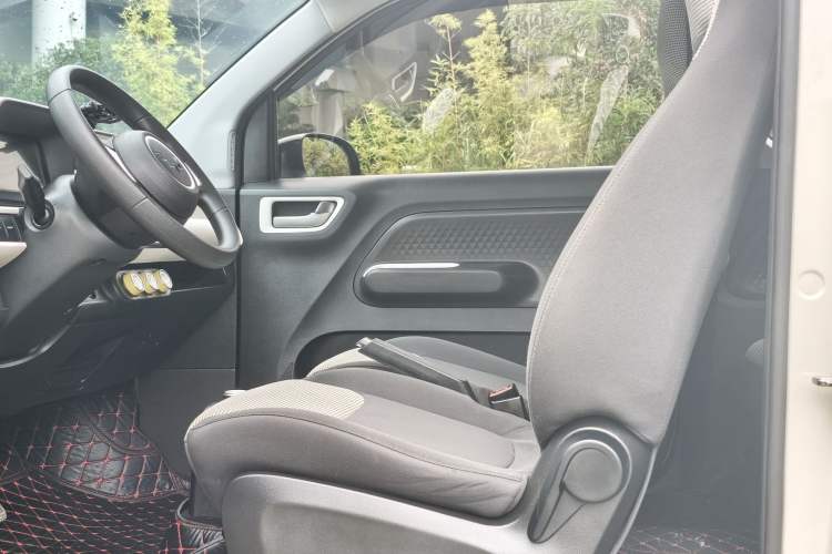 Used Wuling Hongguang MINIEV 2024 3rd Generation 215km Advanced Version Interior 5