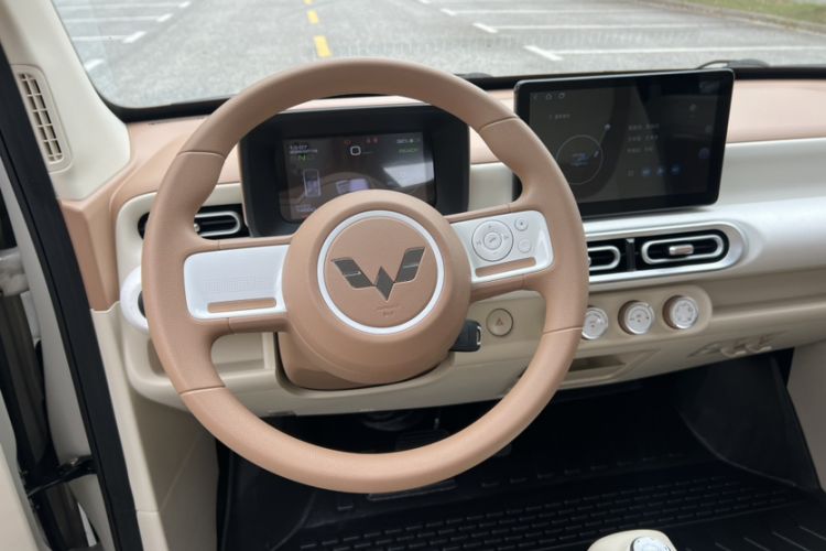 Used Wuling Hongguang MINIEV 2024 3rd Generation 215km Advanced Version Interior 5