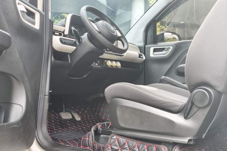 Used Wuling Hongguang MINIEV 2024 3rd Generation 215km Advanced Version Interior 6