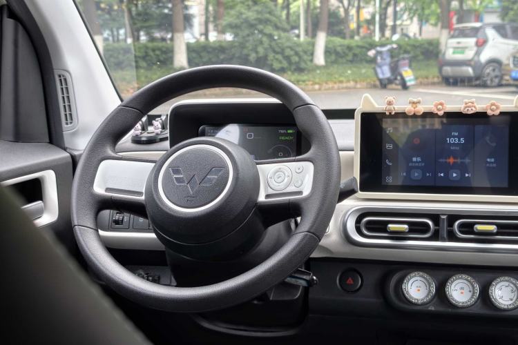 Used Wuling Hongguang MINIEV 2024 3rd Generation 215km Advanced Version Interior 8