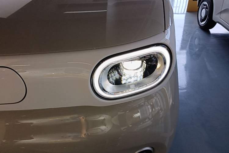 Used Wuling Hongguang MINIEV 2024 3rd Generation 215km Youth Edition Left Front Headlight