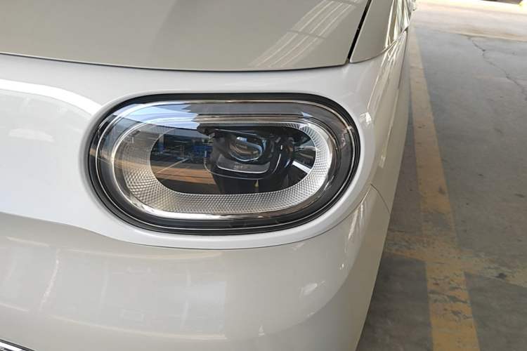 Used Wuling Hongguang MINIEV 2024 3rd Generation 215km Advanced Version Left Front Headlight