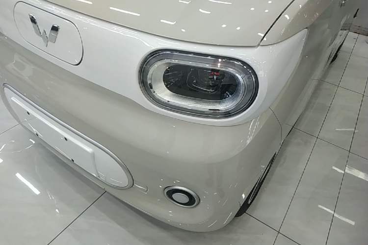 Used Wuling Hongguang MINIEV 2024 3rd Generation 215km Youth Edition Left Front Headlight