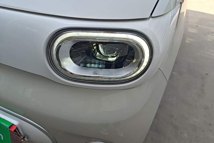 Used Wuling Hongguang MINIEV 2024 3rd Generation 215km Youth Edition Left Front Headlight