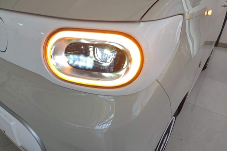 Used Wuling Hongguang MINIEV 2024 3rd Generation 215km Youth Edition Left Front Headlight